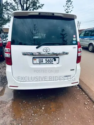 Toyota Noah 2010 White