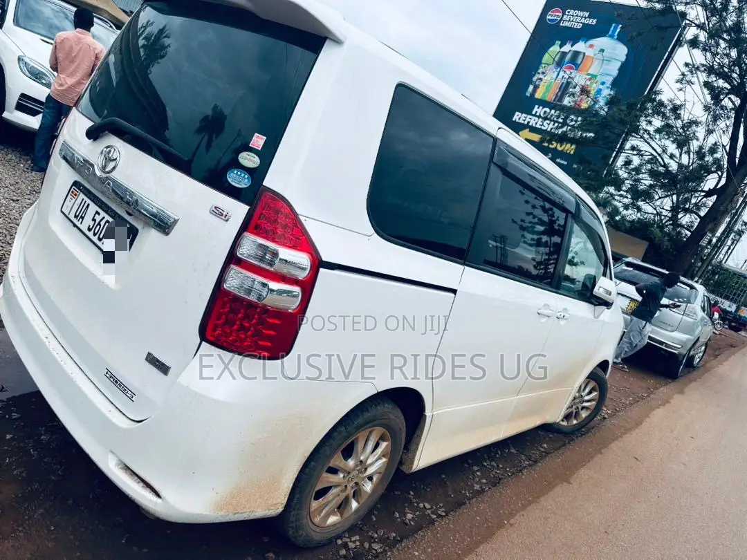 Toyota Noah 2010 White