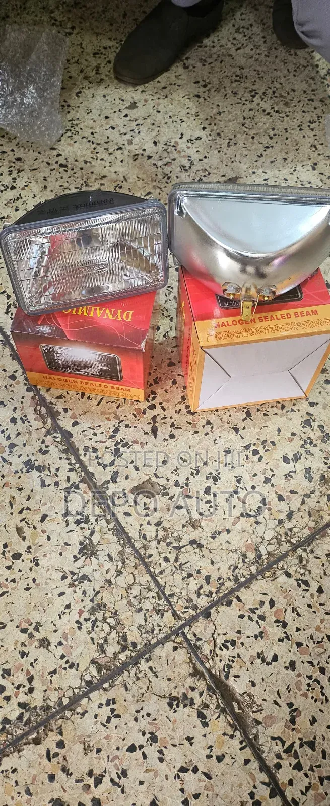 Universal Sealed Beam Lamps