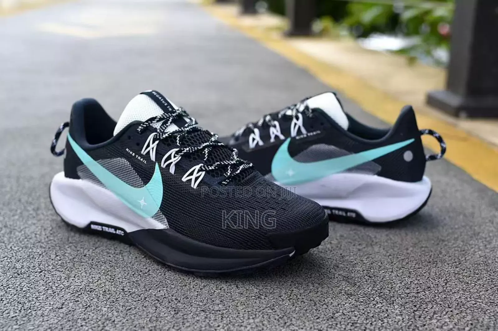 Nike Pegasus Trail 5 Sneakers. Rr