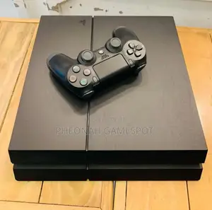 Playstation 4, Your Complete Gaming System. Chipped 13 Games