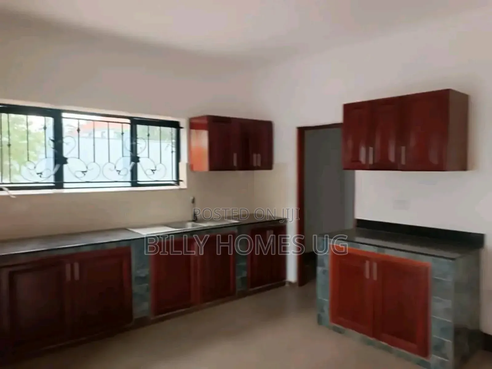 5bdrm Mansion in Kira for sale