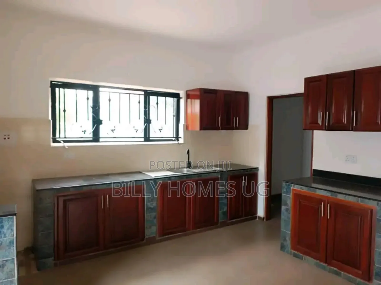 5bdrm Mansion in Kira for sale