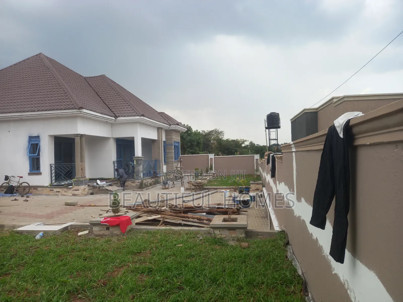 Furnished 4bdrm Bungalow in Kira for sale