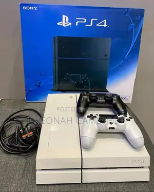 Chipped Ps4 Console With All Accessories 10+ Games.