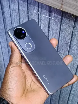 Vivo V50 512 GB Gray