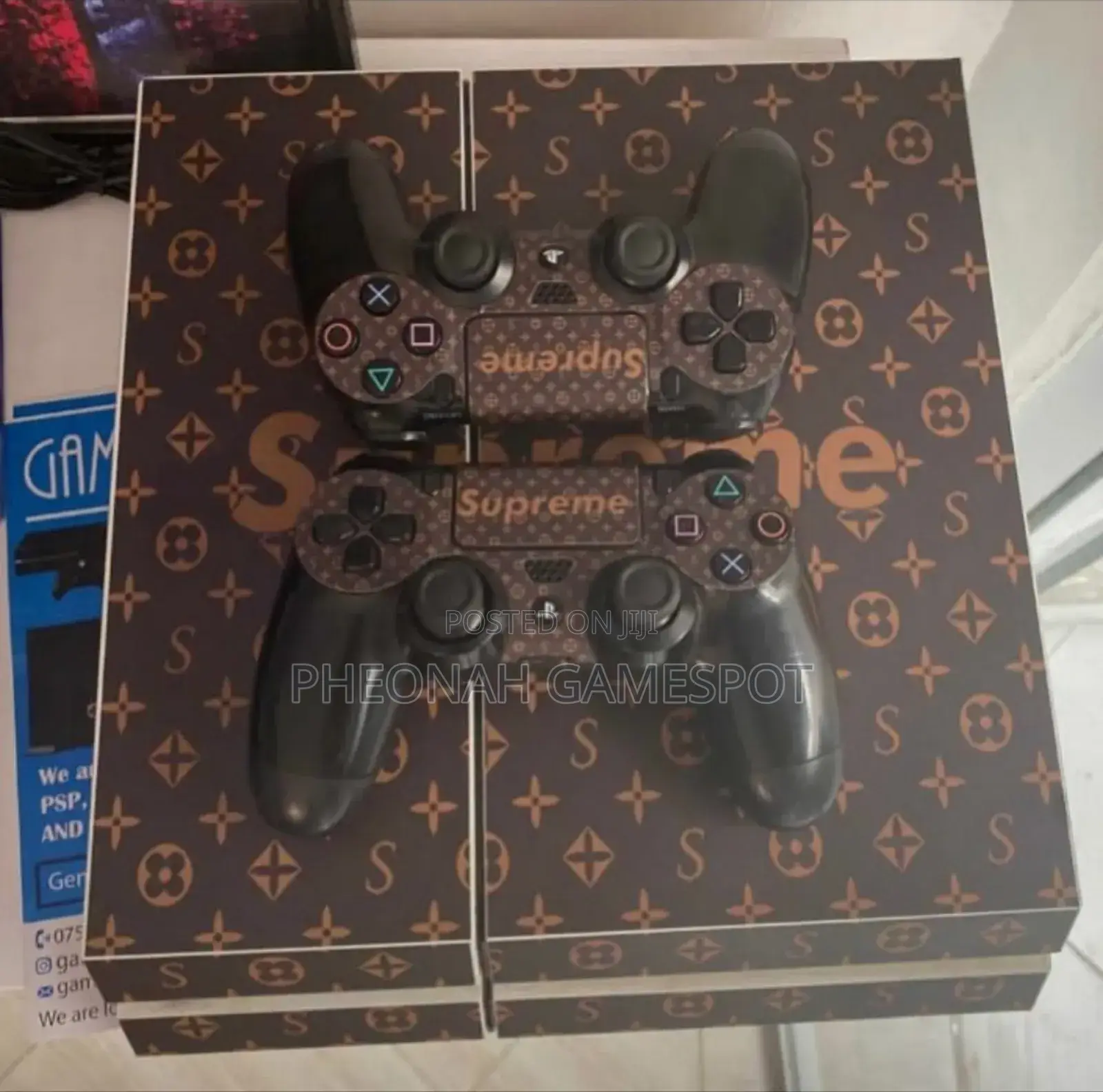 Sony Playstation Ps4 500 Gb With 14 Games and 2 Controllers