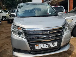 Toyota Noah 2016 Silver