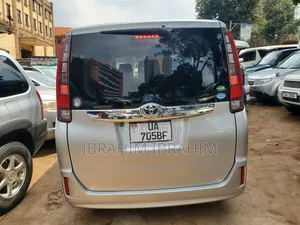 Toyota Noah 2016 Silver