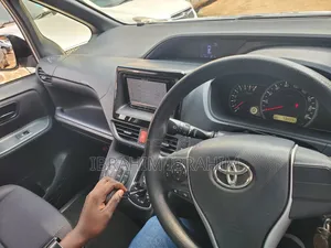 Toyota Noah 2016 Silver