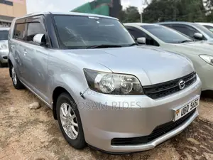 Photo - Toyota Corolla Rumion Hatchback 1.5 FWD 2010 Silver
