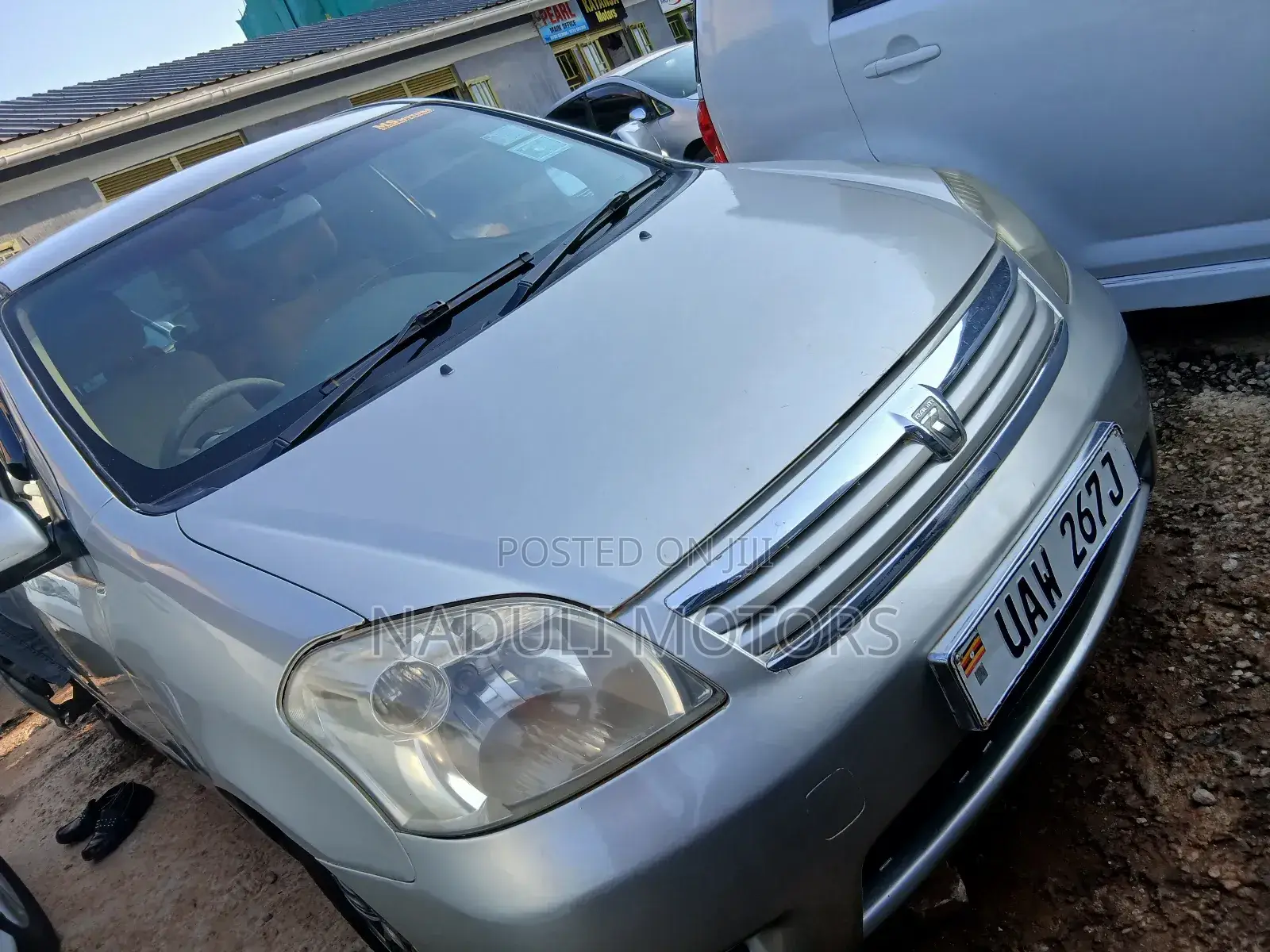 Toyota Raum 2011