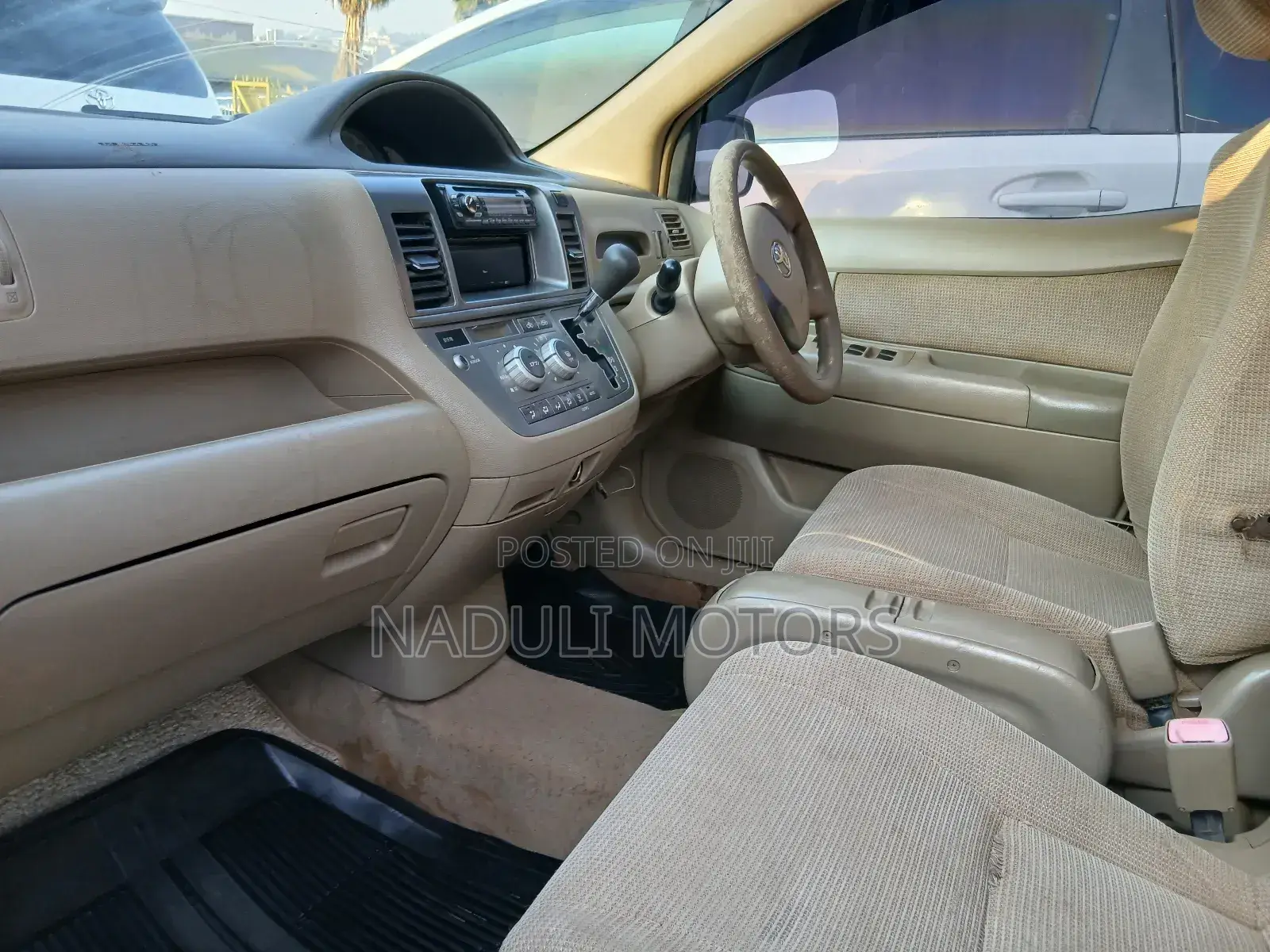 Toyota Raum 2011