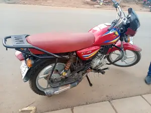 Bajaj Boxer 125 2022 Red
