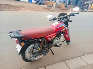Bajaj Boxer 125 2022 Red