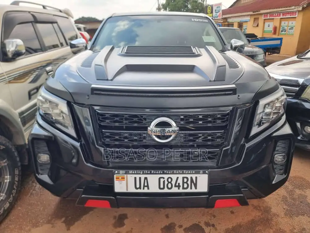 Nissan Navara 2016 Black