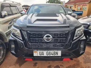 Nissan Navara 2016 Black