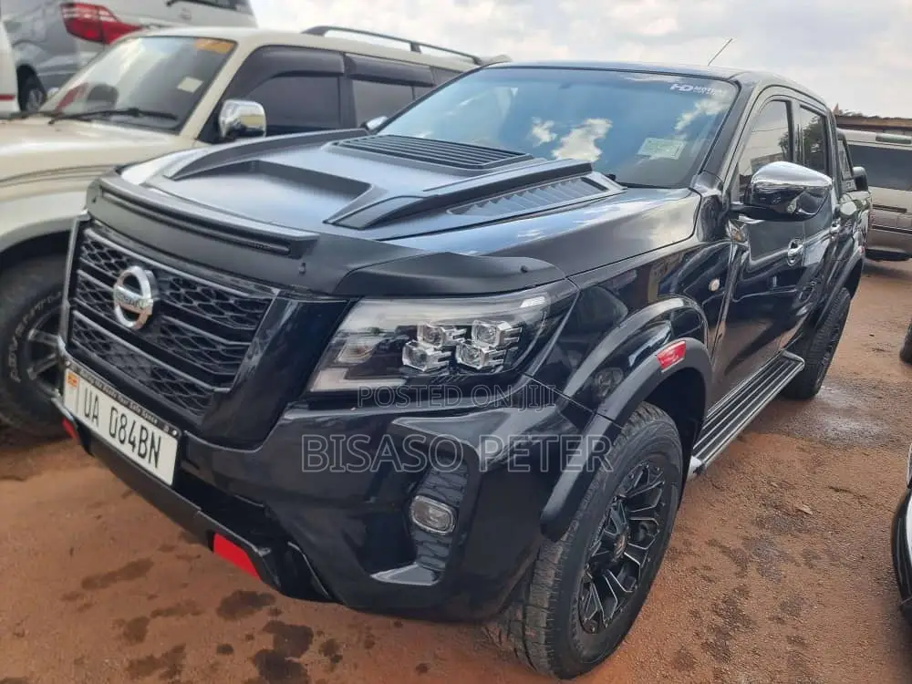 Nissan Navara 2016 Black