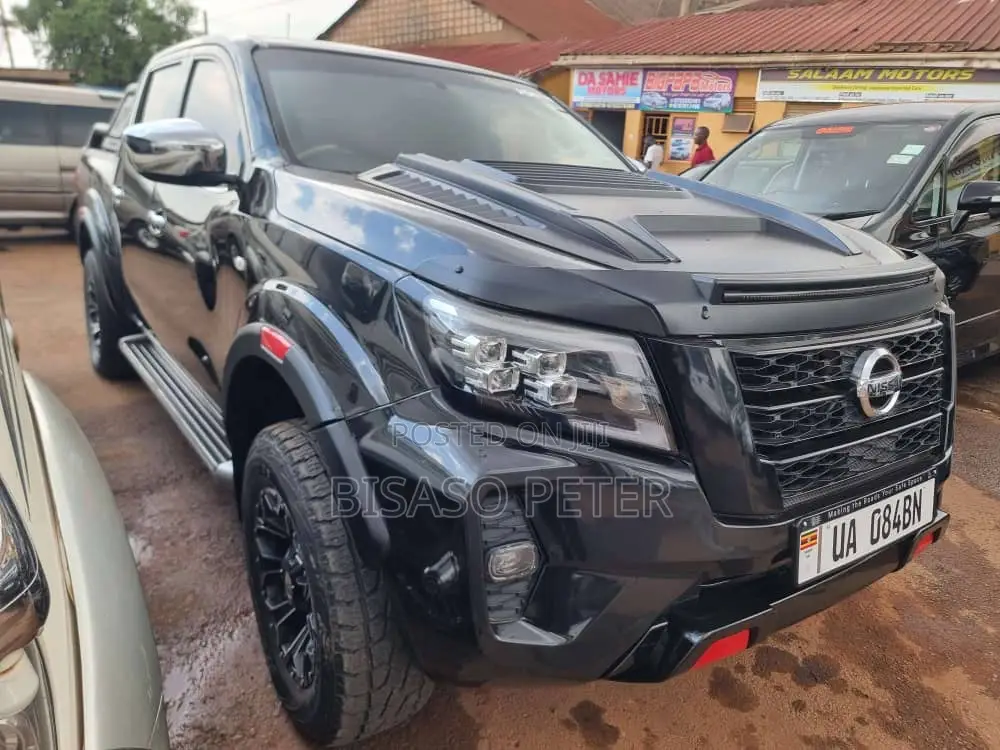 Nissan Navara 2016 Black