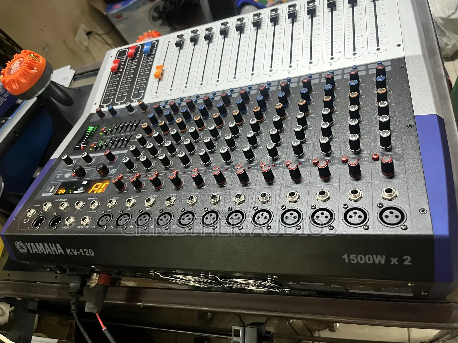 Amplified Mixer Yamaha Kv12