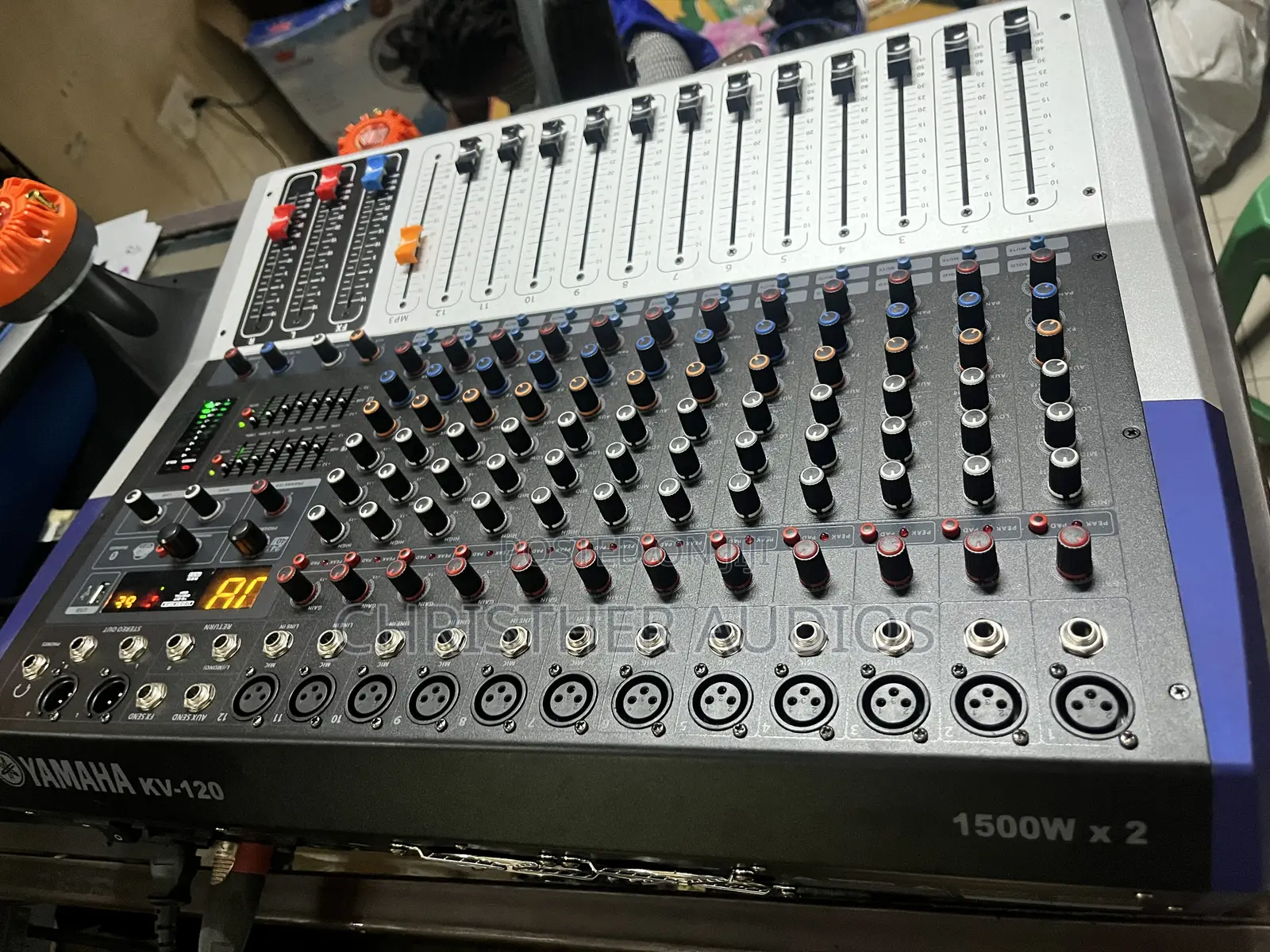 Amplified Mixer Yamaha Kv12