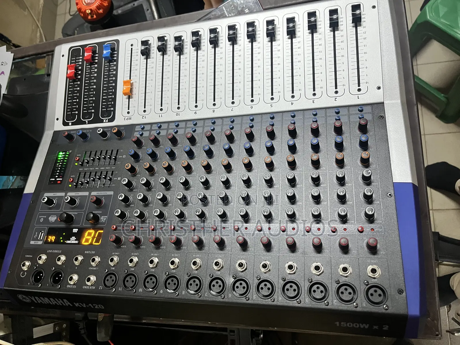 Amplified Mixer Yamaha Kv12