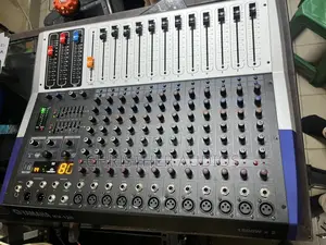 Amplified Mixer Yamaha Kv12