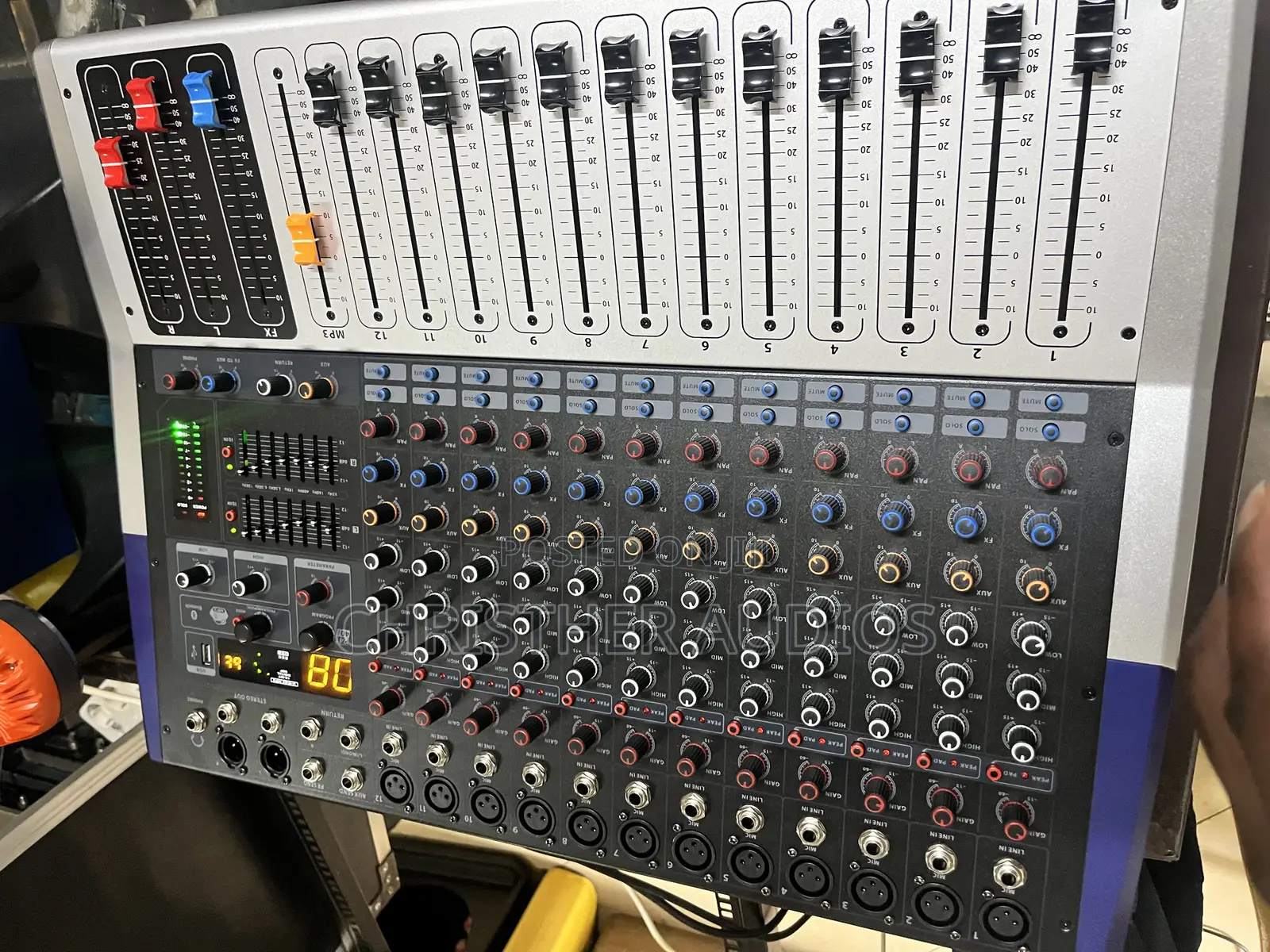 Amplified Mixer Yamaha Kv12