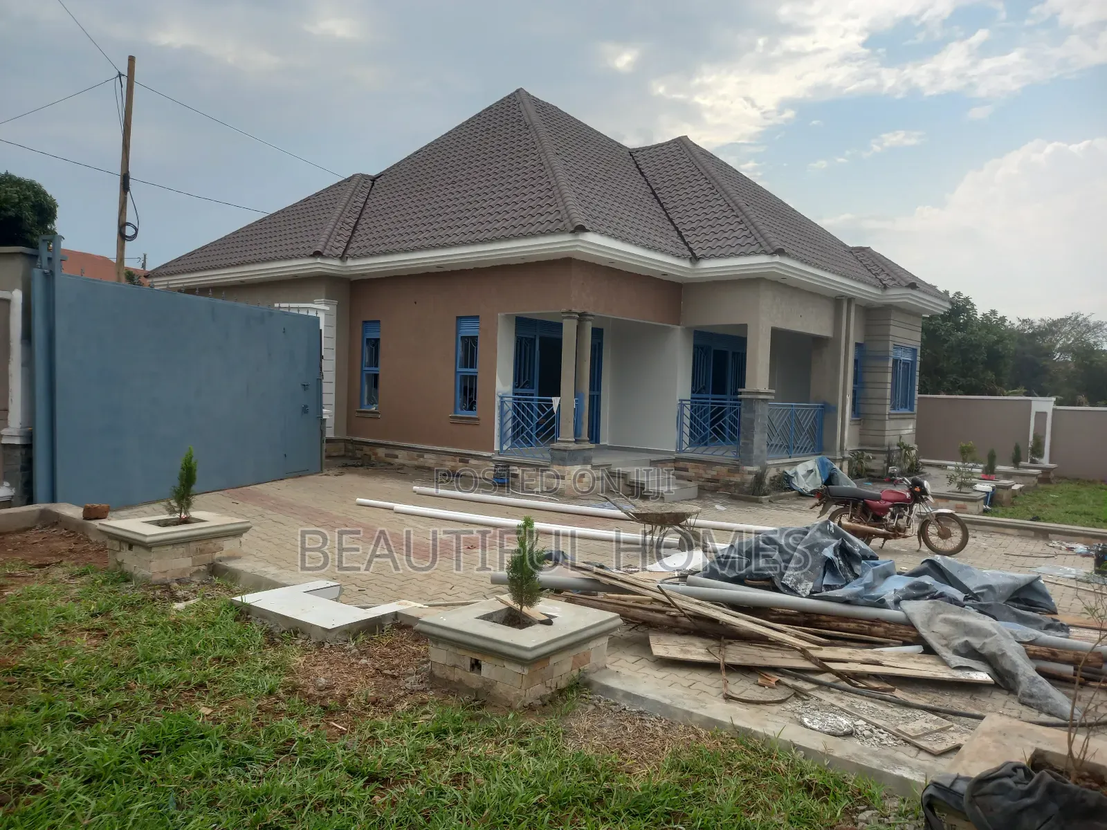 Furnished 4bdrm House in Kira for sale