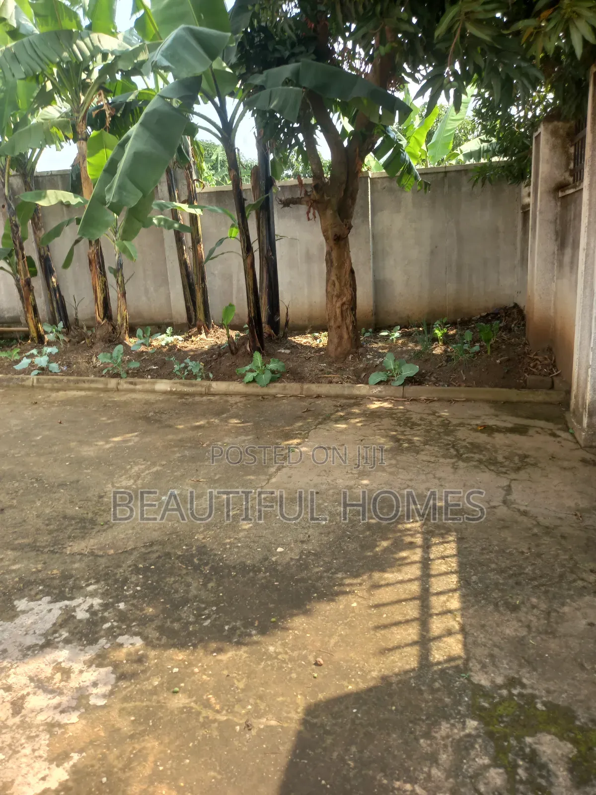 Furnished 3bdrm House in Kira Nsasa for sale