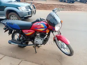 Bajaj Boxer 125 2025 Red