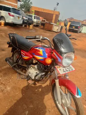 Bajaj Boxer 125 2023 Red