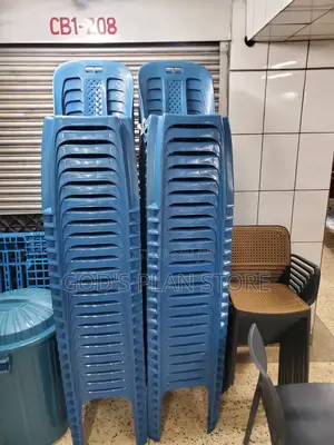 Un Handled Plastic Chairs Plastic Chairs (Armless)