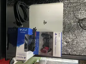 2 Controllers,Ps4 Pro Console White Uk Used*