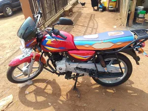 Bajaj Boxer 125 2023 Red
