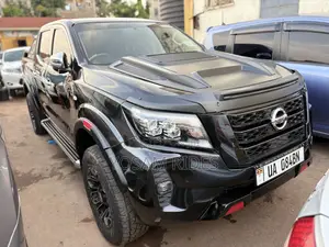 Photo - Nissan Navara 2018 Black