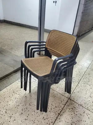 Beautiful Armed Plastic Chairs Plastic Chairs