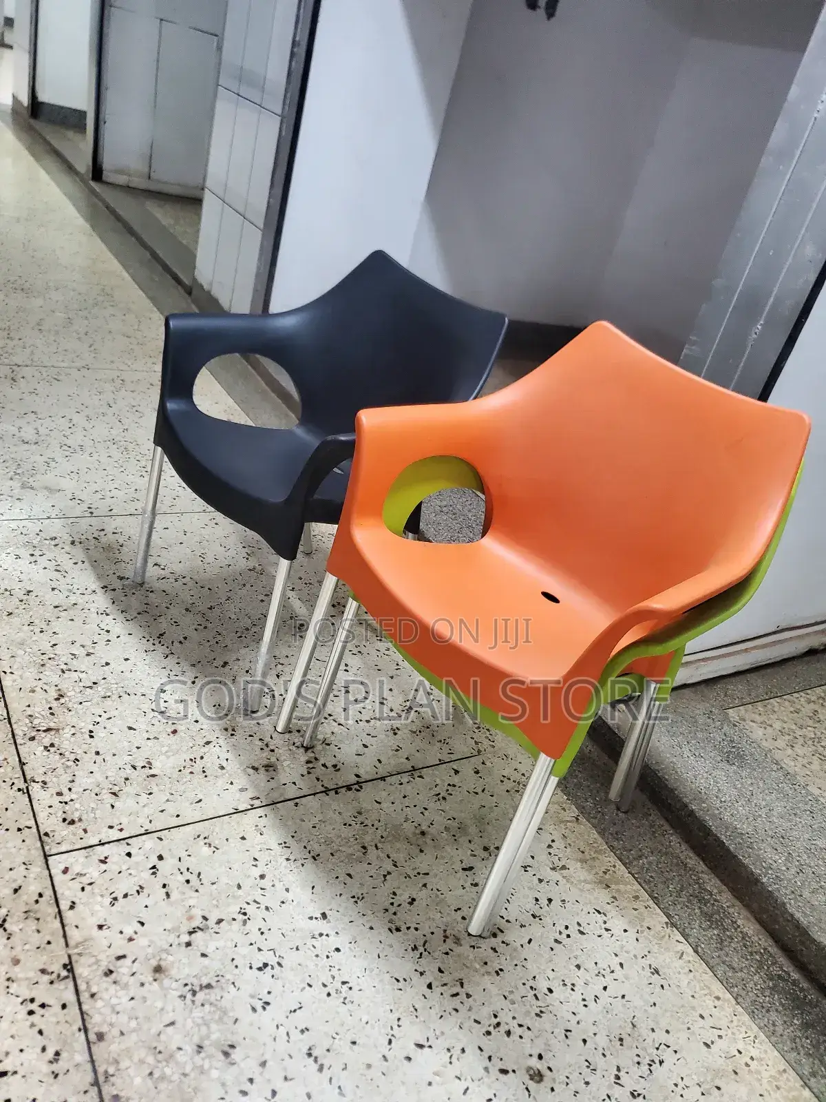 Siliver Stands Plastic Chairs Siliver Stands Plastic Chairs