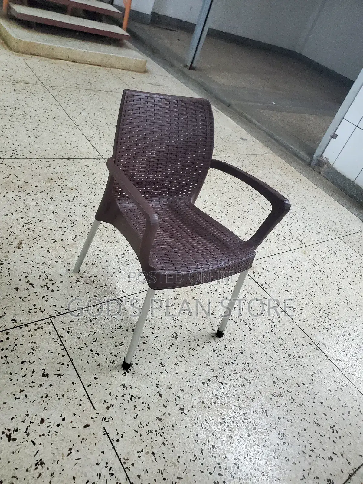 Outdoor/Indoor Plastic Chairs With Siliver Stands