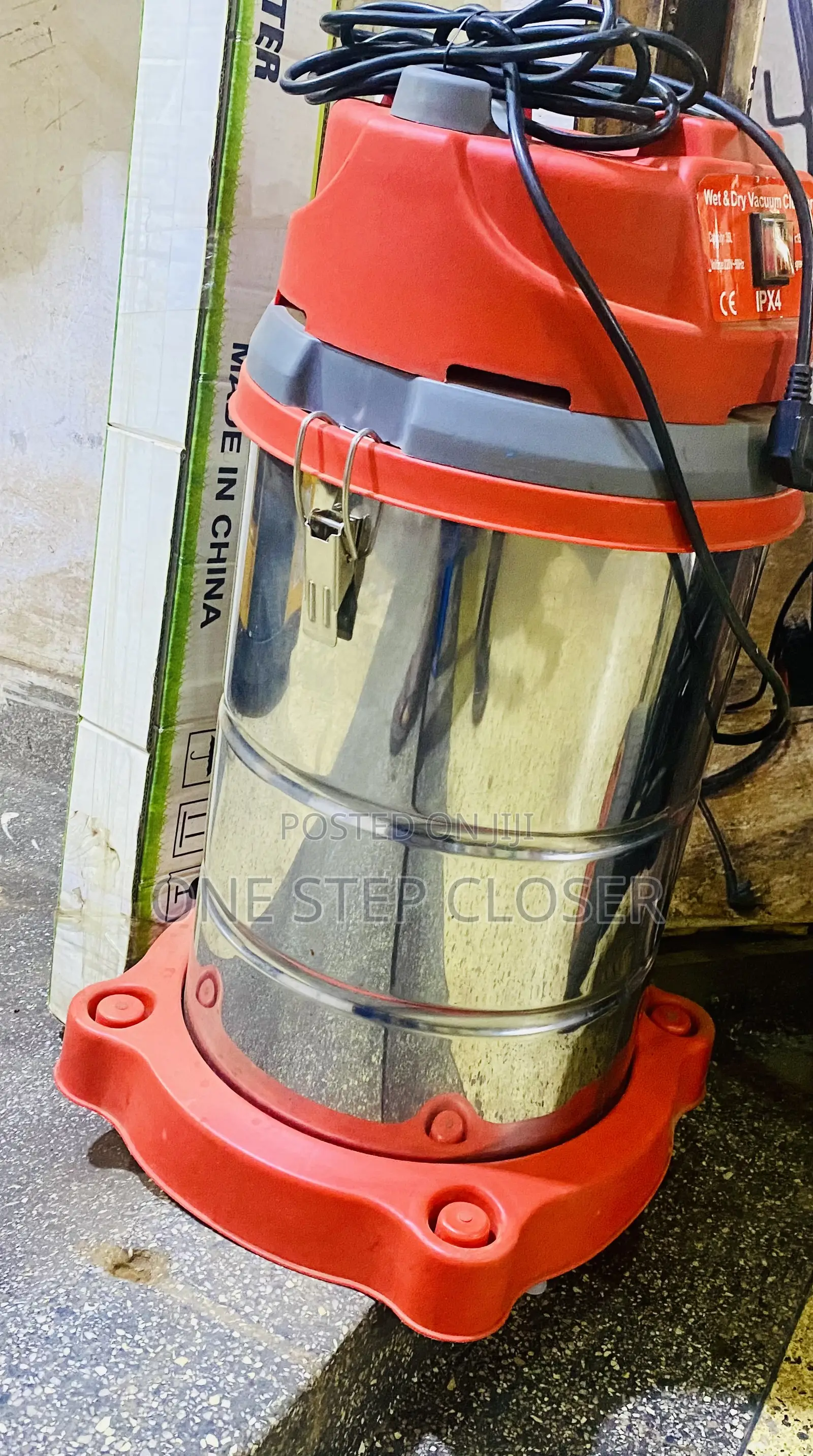 Wet and Dry Vacuum Cleaner