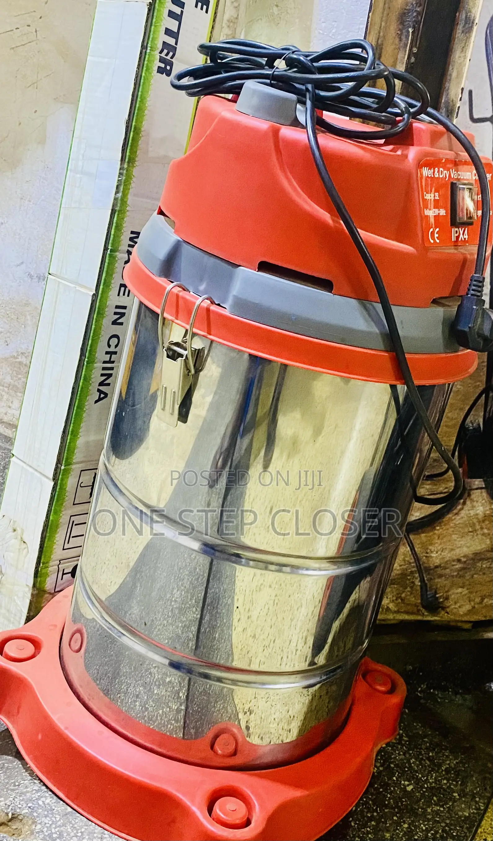 Wet and Dry Vacuum Cleaner