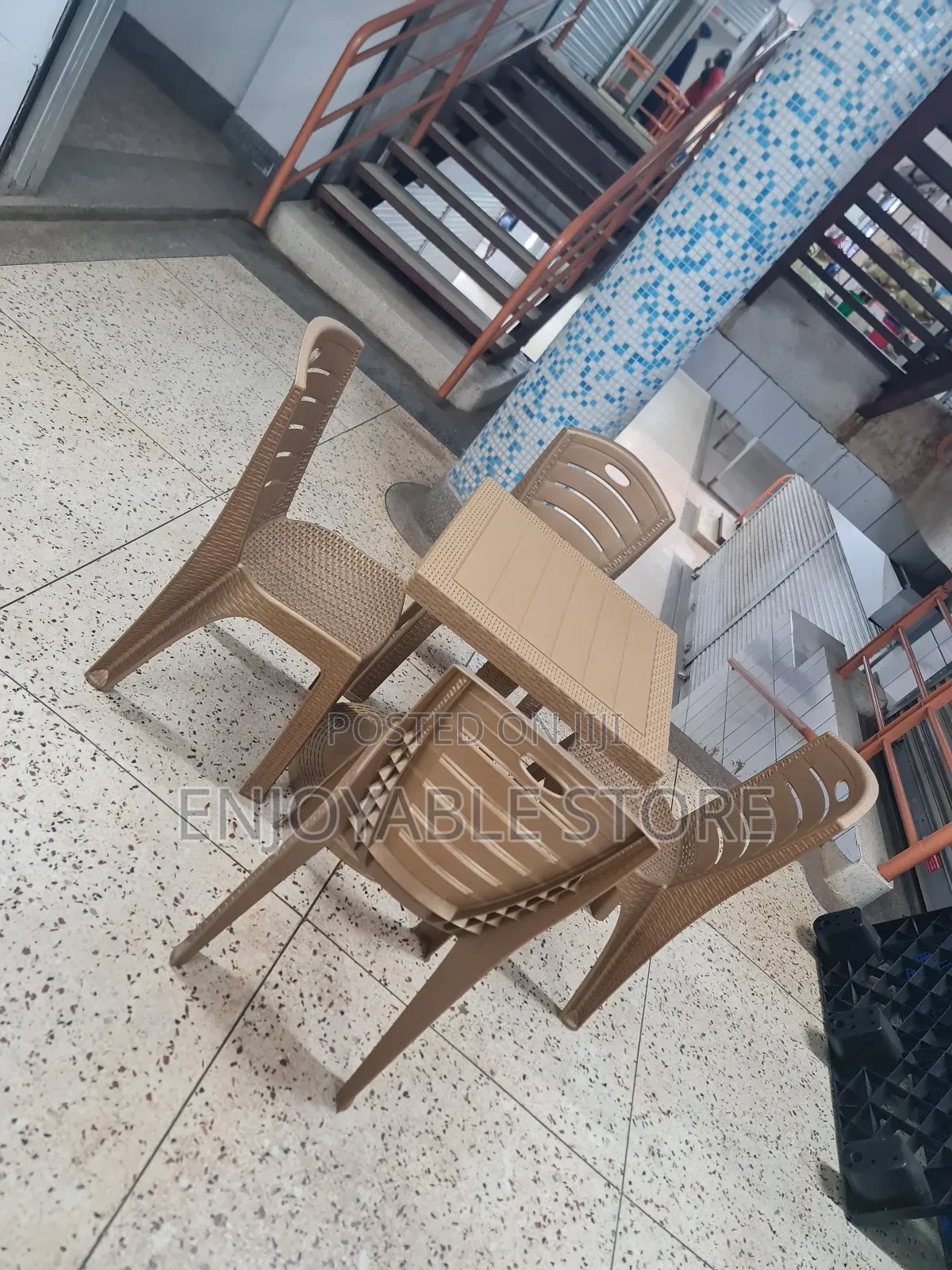 Outdoor Nordic Plastic Table and 4 Chairs