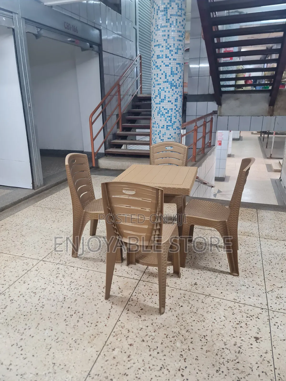 Outdoor Nordic Plastic Table and 4 Chairs