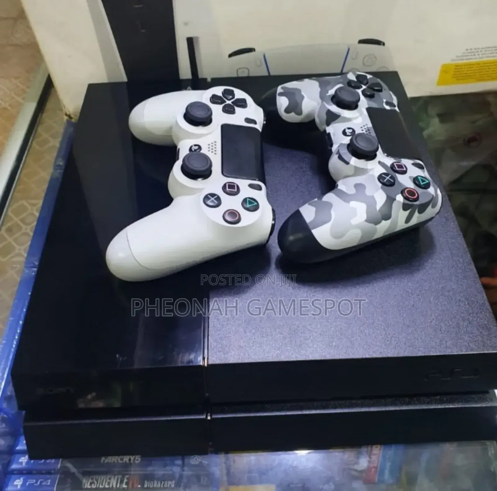 Chipped Ps4 Bundle!
 * Ps4 + 12 Games + 2 Controllers!