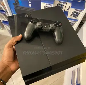 Chipped Ps4 Console With 12 Pre-Loaded Games + 2 Controllers