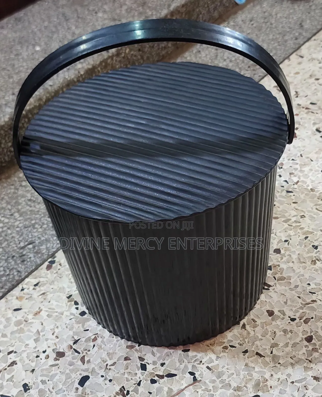 Dustbin With Cover