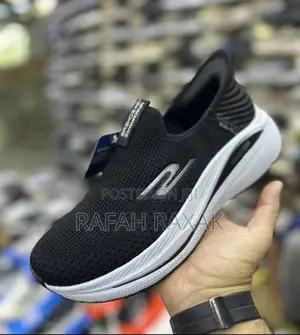 New Black/White Skechers Slip-ins Max Cushion Sneakers