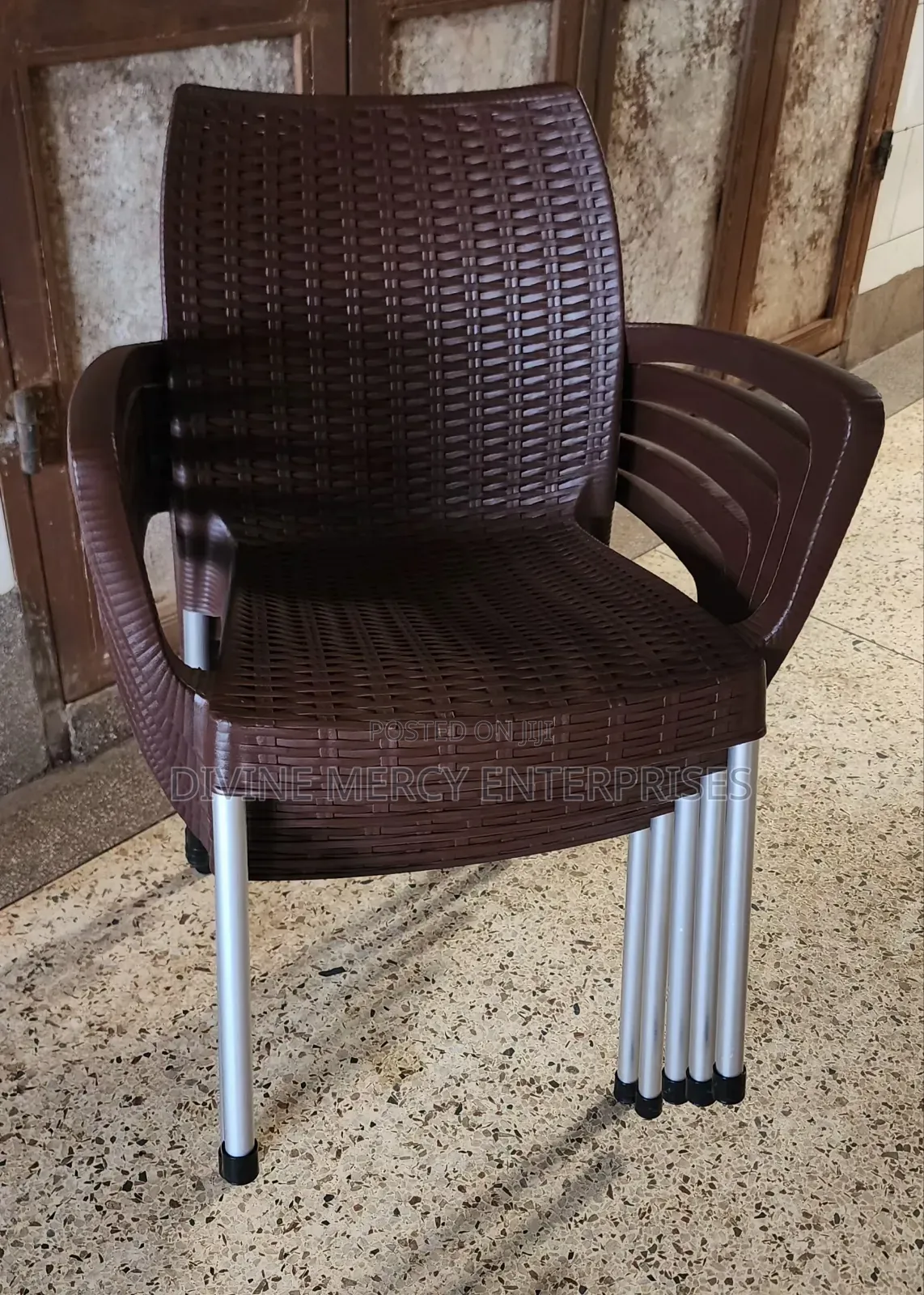 Classic Chair With Armes