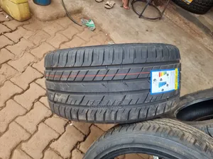 315/40r21 111w New Tires .