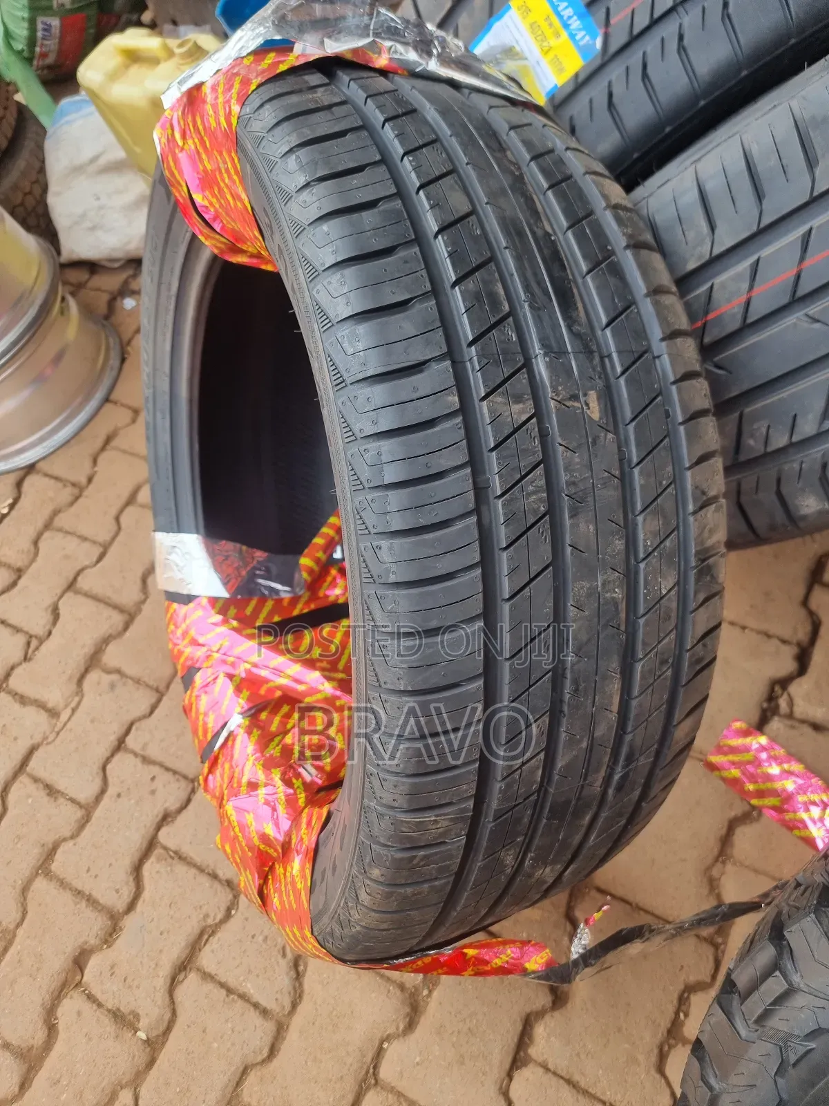 305/45r22 Tires for Range Rover.